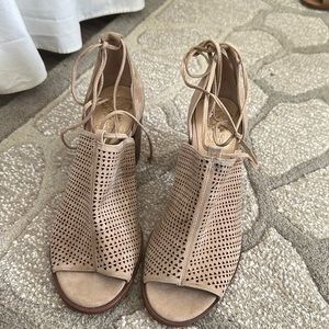 NEVER WORN Vince Camuto Sandals